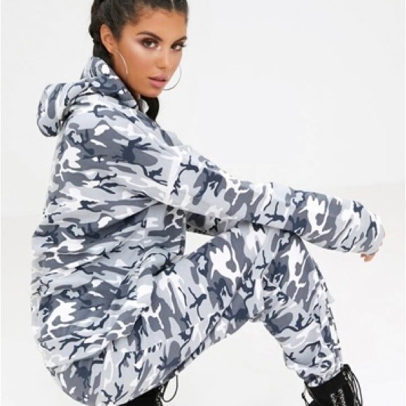 PrettyLittleThing Tops - NEW Pretty Little Things Gray Camo  Hoodie Sweatshirt Gray Black White Size 6